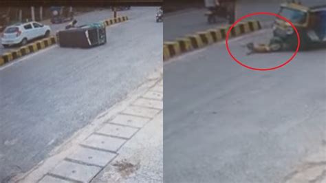 Video: सामने कूदा बंदर, झांसी में अनियंत्रित होकर पलटा ऑटो, महिला गंभीर ...