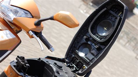 Mahindra Gusto 125 2016 VX Bike Photos - Overdrive