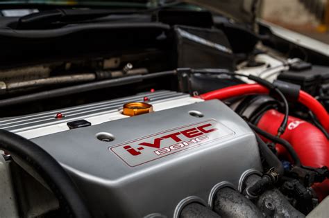 Head Gasket Leaking Oil: What Causes It, Symptoms, How To Fix