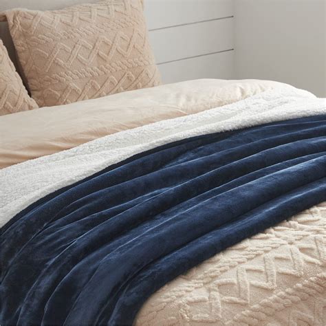 Bedsure Sherpa Fleece Bed Blankets Queen Size - Navy Blue Thick Fuzzy ...