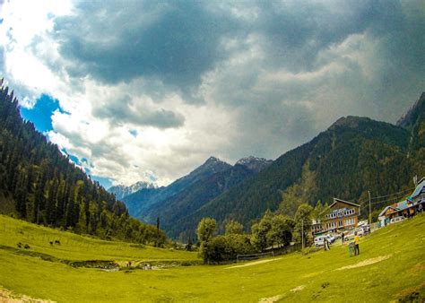 Weather in Kashmir April travel tips | EtourismKashmir.com