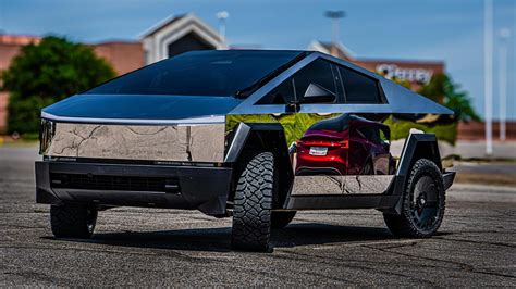 People are buffing Cybertrucks into dangerous mirrors on wheels | Popular Science