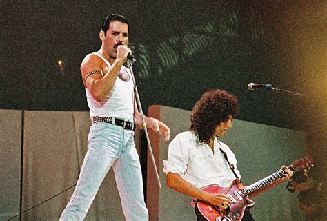 Rocksänger klingt genau wie Freddie Mercury, als er Queen