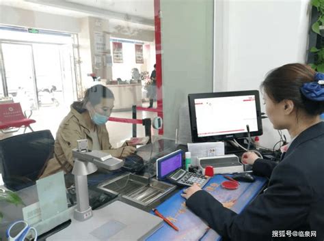 临泉农商银行推出柜面无纸化 打造智慧银行_业务