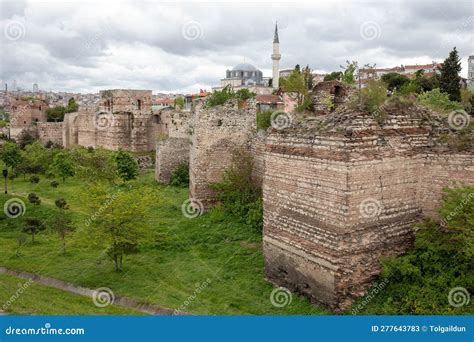 The Walls of Constantinople, Istanbul Editorial Stock Photo - Image of ...