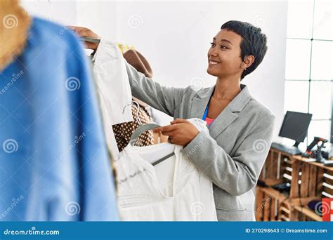 Store Work Uniform Colorful Shopkeeper 的图像结果