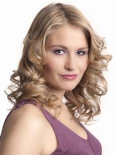 With Hairstyles by Hair Styled With Curls For A Appeal And With Hairstyles