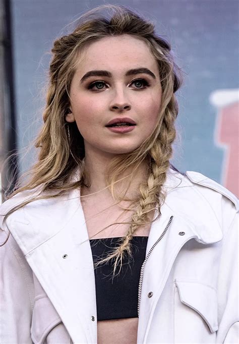 78 Facts About Sabrina Carpenter | FactSnippet