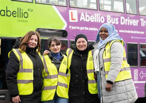 Local Train Ladies Coach 的图像结果