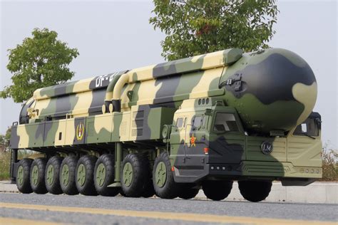 中国洲际导弹列车有多强？一次装载16枚东风导弹，可躲避追查_腾讯新闻