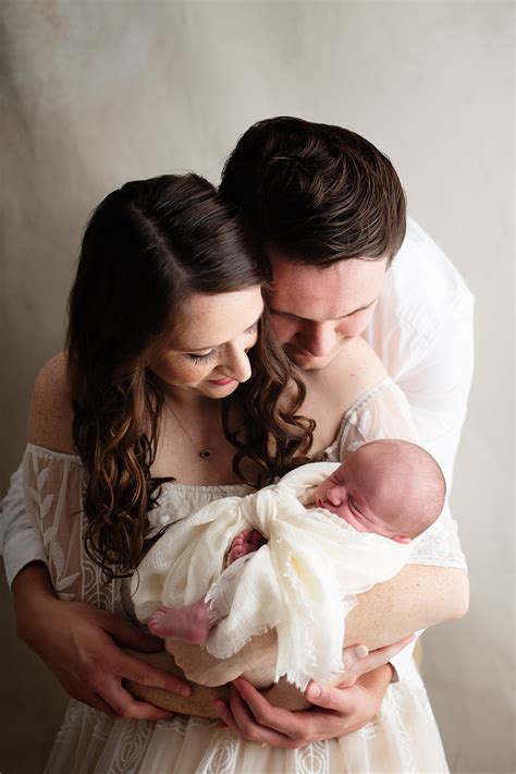 Newborn Posing: Tips for At Home Lifestyle Sessions - Shannon Reece ...