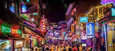 桂林旅游：阳朔西街步行街，吃喝玩乐哪都好，就是物价贵了点|西街|步行街|阳朔_新浪新闻