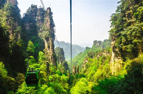 在张家界，韩国游客看到“圣山”后一个个都疯了_中国