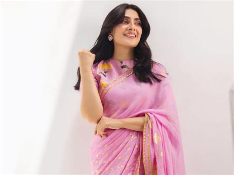 Ayeza Khan: Pakistani actress Ayeza Khan stuns in an Indian sari by Masaba