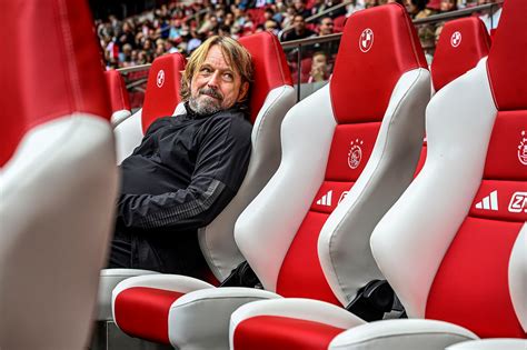 Omstreden Ajax-directeur Mislintat snapte al vroeg wat de macht van ...