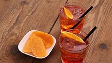 bicchieri aperol spritz how the aperol spritz became italy s favorite eater bicchieri aperol spritz how the aperol spritz became italy s favorite eater
