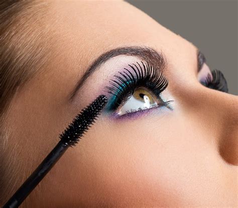 Eyelash Extension Services in Delhi - Dermalyan.in