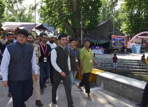 Div Com Kashmir visits Tulmulla, reviews arrangements for Mela Kheer ...