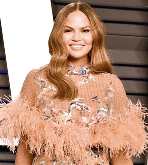 عارضة أزياء تناشد جو بايدن بالتوقف عن متابعتها - جريدة اللقاء الجزائرية