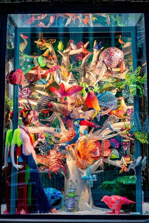 10 WONDERFUL Window Displays in New York City (You'll Love)