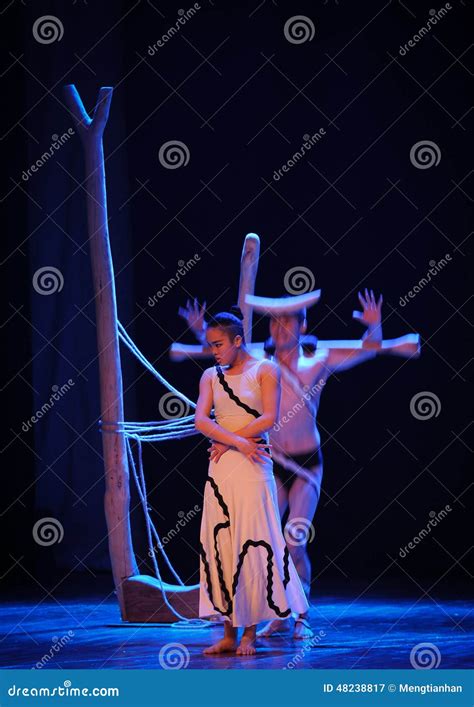 Independent Behind-Errand into the Maze-Modern Dance-choreographer ...