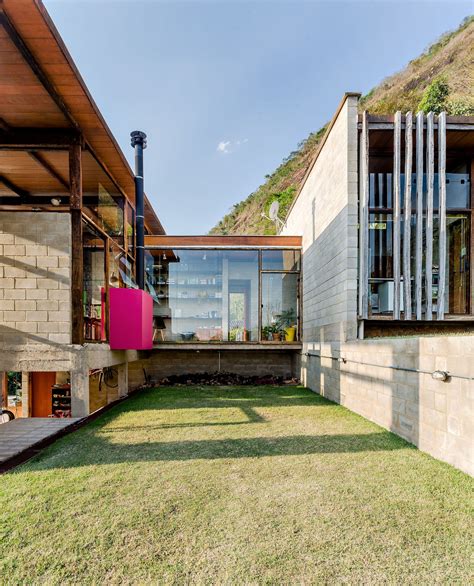 Gallery of House of 6000 Blocks / Márcio Flávio Motta - 10