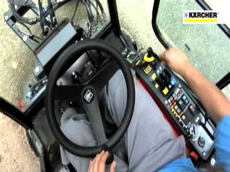 Varredeira Urbana Karcher MC 50   YouTube