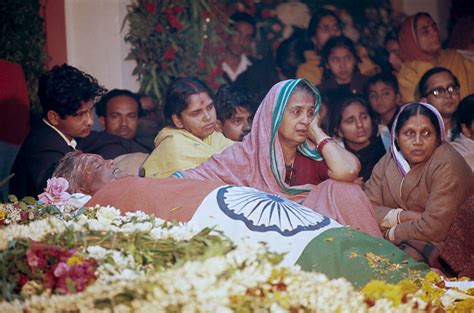 लाल बहादुर शास्त्री की मौत के बाद क्यों नहीं हुआ पोस्टमार्टम ? पढिये ...