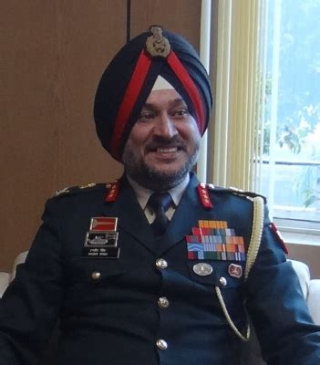 Army commander visits troops at Siachen Glacier