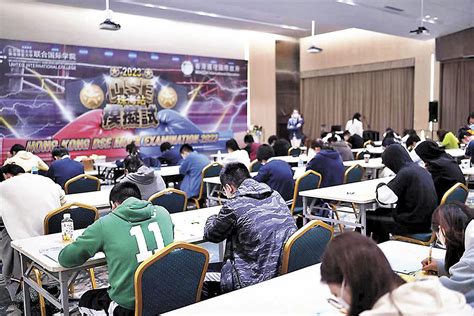 内地首次举办香港中学文凭考试模拟试，约200名考生应考
