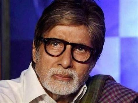 Amitabh Bachchan 'successfully' undergoes second eye surgery, calls it ...
