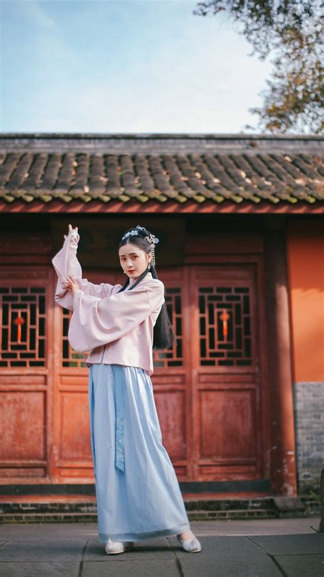 Wallpaper Retro style girl, pose, house 2880x1800 Picture, Image