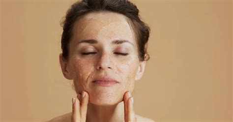 Can You Use Retinol with Chemical Exfoliants? What You Need to Know ...