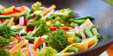 cucinare con il wok ricette 10 ricette vegetariane veloci da preparare con il wok cucinare con il wok ricette 10 ricette vegetariane veloci da preparare con il wok