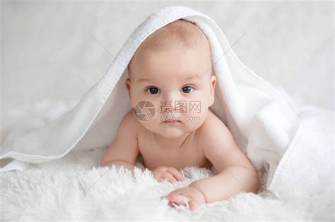 短几个月的婴儿男孩在高清图片下载-正版图片505179296-摄图网