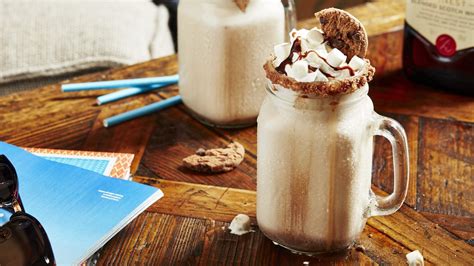 Mixing Milk and Whisky - Cocktail Recipes - Ballantine's