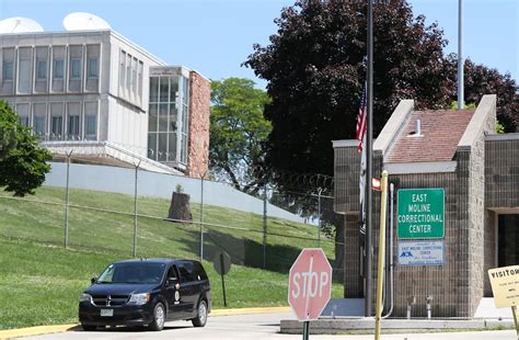 COVID-19 cases continue to rise at East Moline Correctional Center