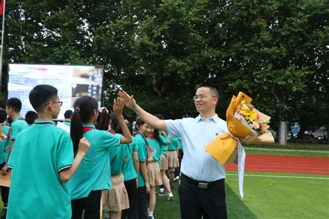 长葛三实验小学部举行2020届六年级毕业典礼_中学网