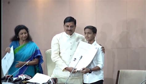 मध्य प्रदेश में मुख्यमंत्री ने CAA के अंतर्गत पहली बार राज्‍य में तीन ...