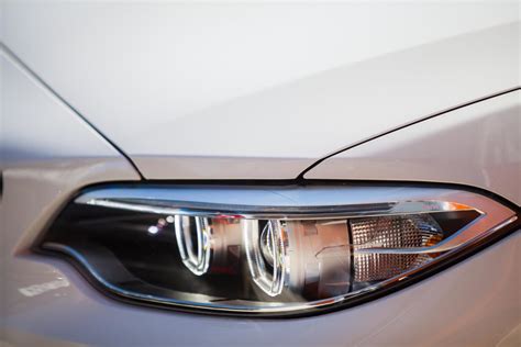 What are the Different Types of Headlights and Bulbs? - In The Garage ...