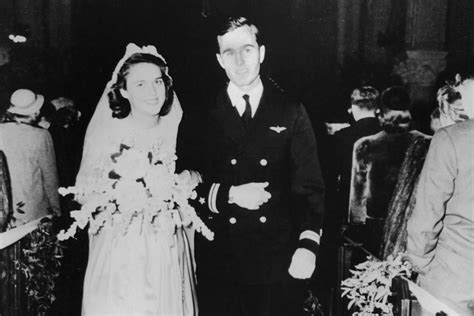 Abito Da Sposa Barbara Bush Abito Da Sposa Realizzato Con Il Tessuto