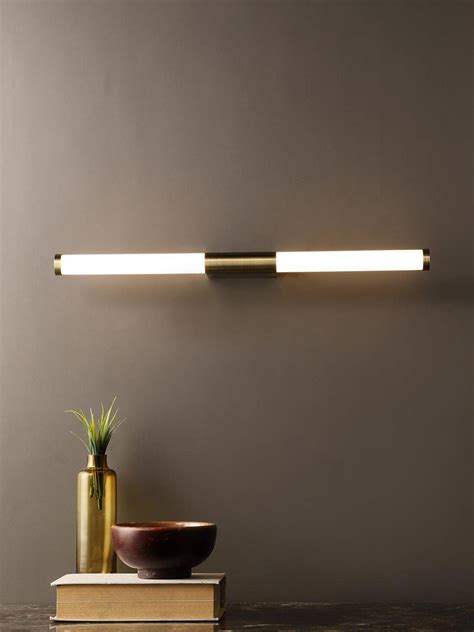 Jude Round Picture Light – Jainsons Emporio
