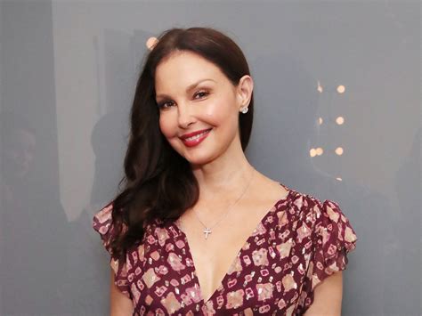 Ashley Judd Shares an Update and Recovery Photos After ‘Shattering’ Her Leg | SELF