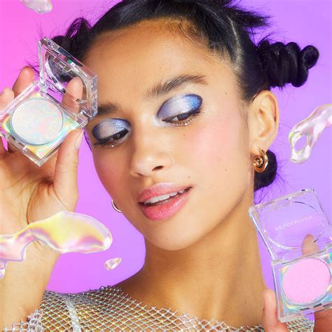 Makeup Revolution Mood Switch Aura Powder Universal Prism - HOK Makeup