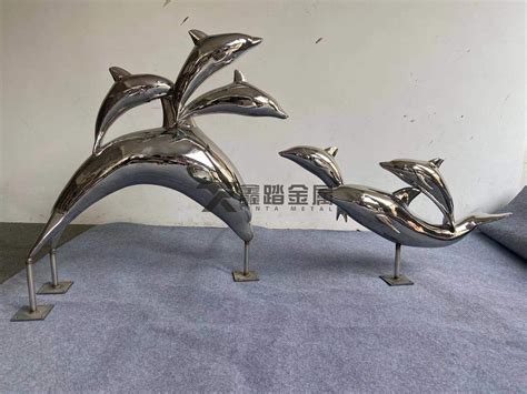 镜面不锈钢海豚雕塑、发光灯条装置效果景观雕塑的重头戏 - 知乎