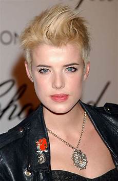 Medium Hair Model by Cropped 9 Models Who Make Hair Fabulous Medium Hair Model