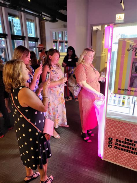 Cocktail Claw Machine 的图像结果