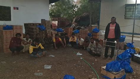 Surat News: સુરતમાં ઝૂપડામાં ચાલતુ હતું મિનિ બાર! SMCએ દરોડો પાડી 14ને ...