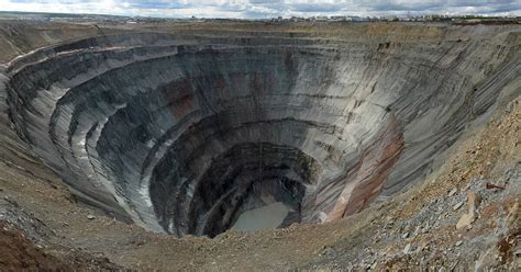 Алмазная шахта «Мир»: история якутского карьера, полное описание