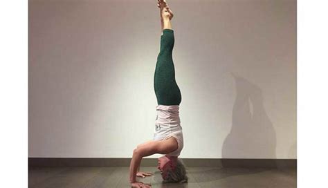 5 Amazing Health Benefits of Doing Headstand - lifeberrys.com